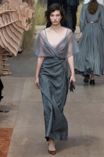Look 15